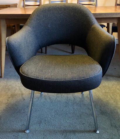 null E. SAARINEN, KNOLL STUDIO ed.

A "Conference" armchair with a foam upholstered...