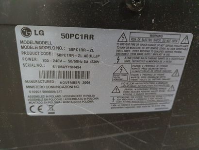 null Téléviseur LG et son socle, sans prises ni télécommande.