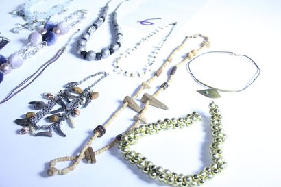 null 1 set of costume jewellery including necklaces with wooden beads