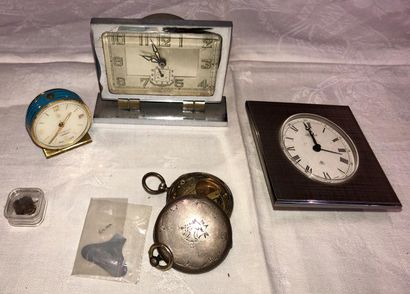 null CLOCKWORKS: Lot of 3 table clocks, one of which is a LIP with date, 2 elements...