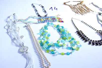 null 1 set of costume jewellery including chokers