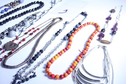 null 1 set of costume jewellery including necklaces