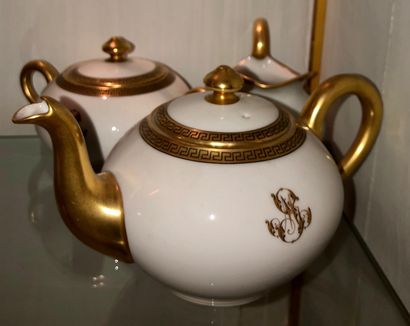 null Partie de service à thé en porcelaine de LIMOGES (marqué PILLIVUYT) à décor...