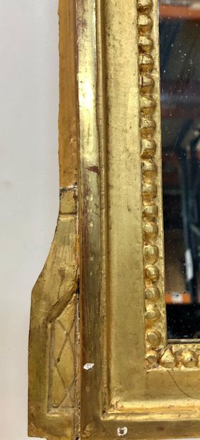 null Rectangular wood and gilded stucco mirror decorated with a sheaf of wheat and...