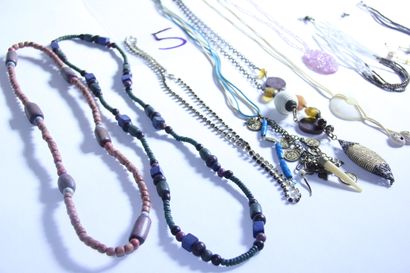 null 1 set of costume jewellery including necklaces with wooden beads