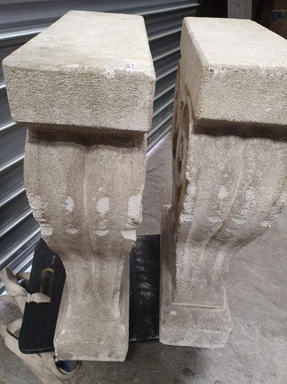null Une paire de socles en pierre taillés et sculptés 73 X 49 X 18 cm [ chaque ...