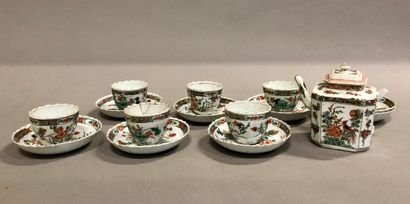 null CERAMIQUES/ASIE: partie de service à thé en porcelaine de CHINE à décor polychrome...