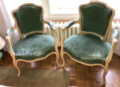 null Paire de fauteuils en bois laqué crème style Louis XV