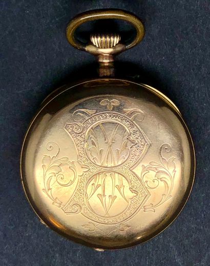 null Pocket watch, the engraved case and the dust cover are in 18K yellow gold 750°/°°.

White...