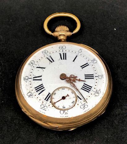 null Pocket watch, the engraved case and the dust cover are in 18K yellow gold 750°/°°.

White...