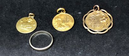 null Lot including 1 engraved 18K yellow gold religious medal (3.5g), 2 engraved...