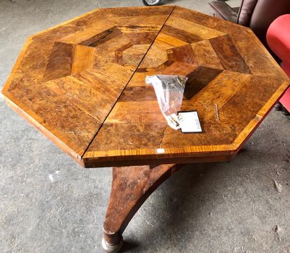 null Large octagonal pedestal table in veneer with compartmentalized decoration on...