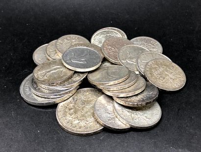 null FRANCE

Lot de pièces en argent: 

21 pièces de 5 F. Semeuse

3 pièces de 10...
