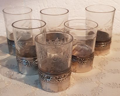 null 4 engraved glass liqueur glasses in a silver frame (Minerve mark)

We join:...