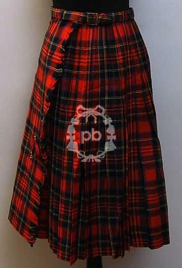 ANONYME, circa 1960 KILT en lainage écossais rouge, vert, bleu et blanc, taille agrémentée...