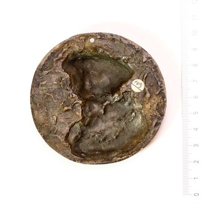 null M18 (L11). ERASME. Fonte de bronze uniface (82 mm) au buste de trois quart de...