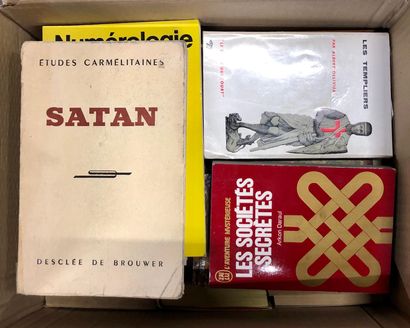 null ESOTÉRISME, RELIGION, HERMETICISME; Deux cartons de livres récents.
