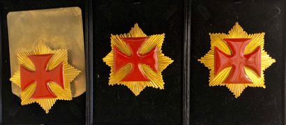 null Lot de 3 plaques/pins en métal doré à motif émaillé d'une croix (8 x 8,5 cm)des...