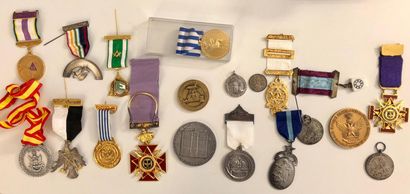 null FRANC MAÇONNERIE

Fort lot de médailles, jetons et décorations franc-maçonniques...