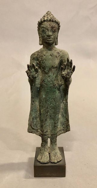 null ASIE, CAMBODGE ET INDONESIE 

Ensemble de 2 têtes en bronze sculpté sur socle...