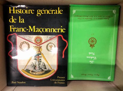 null FRANC-MAÇONNERIE. Deux cartons de livres, pour la plupart modernes.