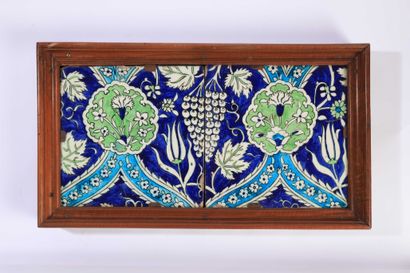 null Syria, DAMAS

Two lead-glazed siliceous ceramic tiles with blue,

of carnations...