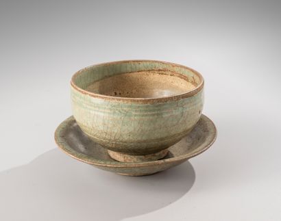  CHINA, Ming period, 15th-16th century 
Celadon glazed ceramic bowl and cup, the...