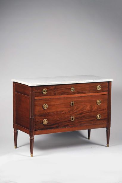  Jean CAUMONT, Master in Paris in 1774 
A straight chest of drawers with two drawers...