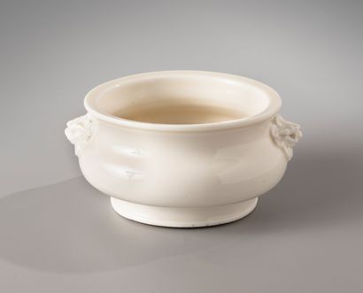  CHINA, Kangxi period, 18th century 
White China porcelain incense burner, decorated...
