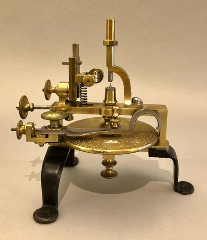 null Dividing machine for brass and iron wheels. D. of the plate 12.5cm.