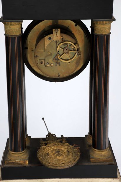 null Portico clock with wood marquetry, circa 1830

Height : 51 cm