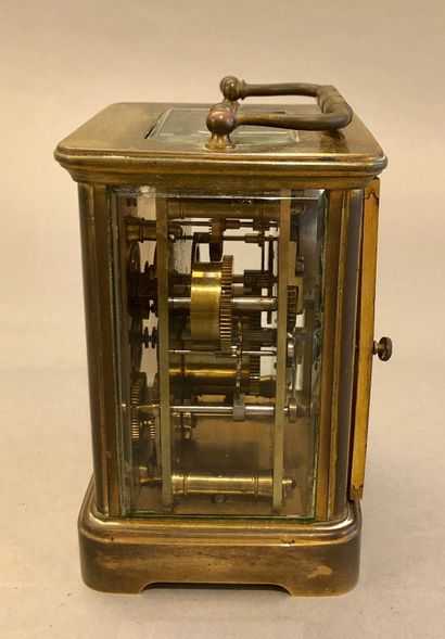null Travelling alarm clock with cylinder escapement, to be restored

H : 11,3 c...
