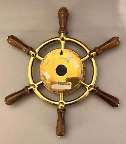 null Clock in the shape of a wheel of wheelhouse in brass and wood, quartz movement....