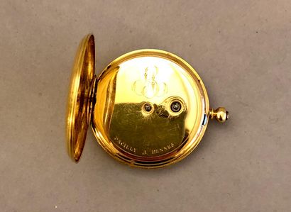 null Gold cylinder neck watch (23gr) from 'Pacilly à Rennes', guilloche case (missing...