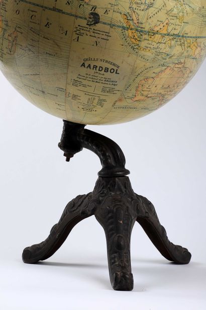 null Equinoctial globe by H. Balieus, 3rd edition on a scale of 1 : 40000,000 by...