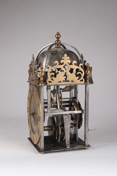 null Movement of a lantern clock signed 'Louis Lauseau a Auignon', second half of...