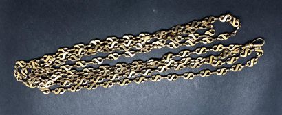 null Long and beautiful double gilt brass chain with 'S' shaped links. L., 77cm.