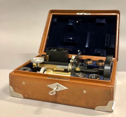 Interesting model of travel microscope built...