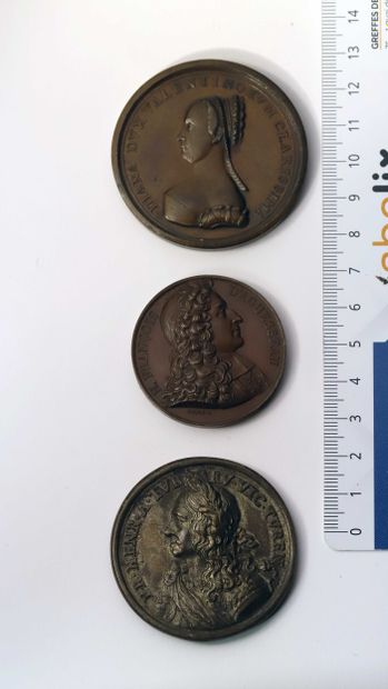 null M21 (L 9, 12, 21). DIANE de POITIERS. Médaille de bronze (59 mm) au portrait...