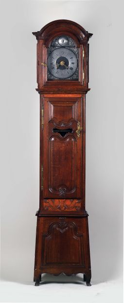 null Horloge de parquet de style comtoise, le cadran signée ‘Lancien à Nouvion 1834’....