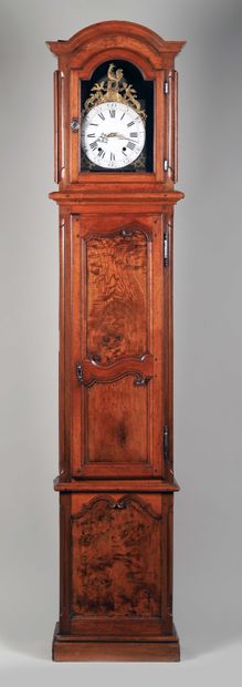 null Horloge de parquet, Bourgogne ou Bresse, XVIIIe siècle. 	

Cadran cuvette en...