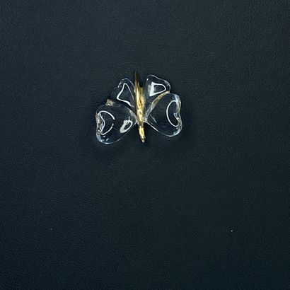 null Lalique - Pendentif en verre figurant un papillon monture en vermeil. Signature....