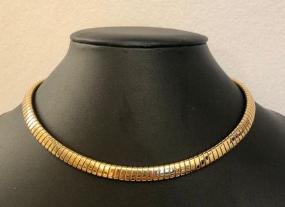 null 
Bulgari. Collier Tubogas en or jaune 18K (750°/00). 

Signé et numéroté. 

Années...