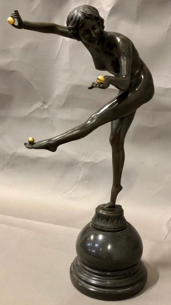 null Claire COLINET (1880 - 1950)

La jongleuse

Sculpture en bronze à patine brune...