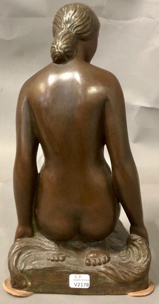 null Nu agenouillé 

Sculpture en bronze à patine médaille 

Travail anonyme de la...