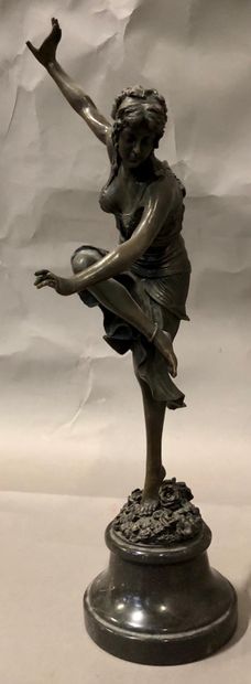 null Claire COLINET (1880 - 1950)

La danseuse

Sculpture en bronze à patine brune

Signée...