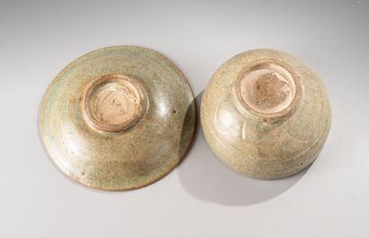 null CHINE, période Ming, XV-XVIe siècle

Bol et coupe en céramique émaillée céladon,...