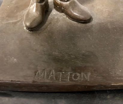 null Le Dressage

Sculpture en bronze à patine brune. 

Signée MATTON (?) sur la...