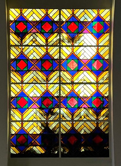 null Apse 

Two rectangular stained glass windows 

Geometric decoration of rhombuses...