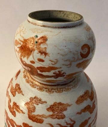 null Important vase en forme de coloquinte.

En porcelaine émaillée corail et vert...